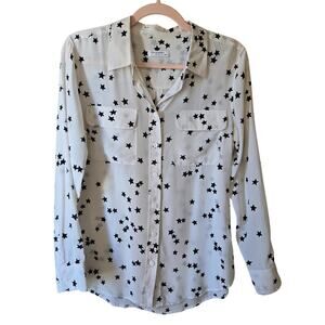 Equipment Slim Signature silk shirt white with a black star print Size Medium